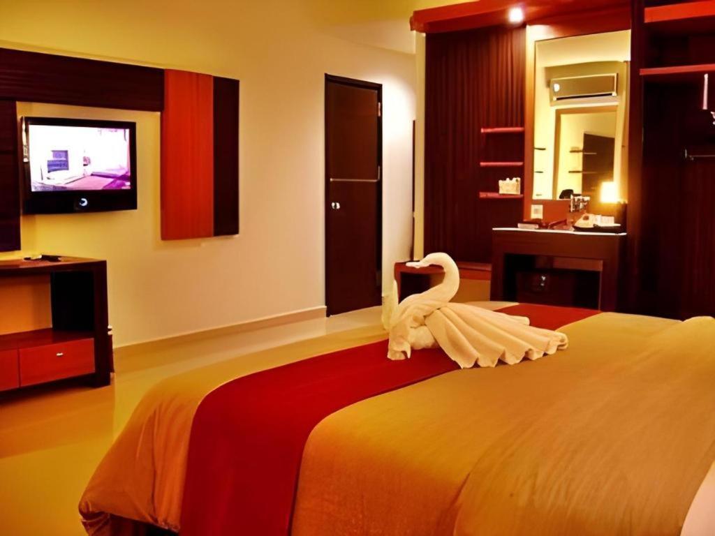 Travello Hotel Manado Exterior photo